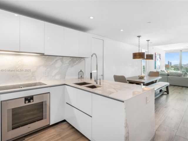 Apartment for sale  Unit #605 - photo 5902655