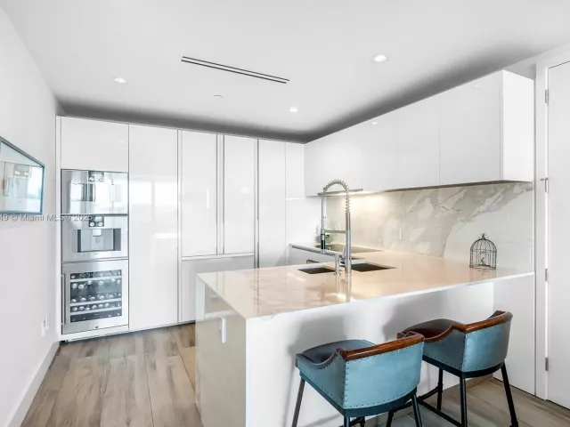 Apartment for sale  Unit #605 - photo 5902653