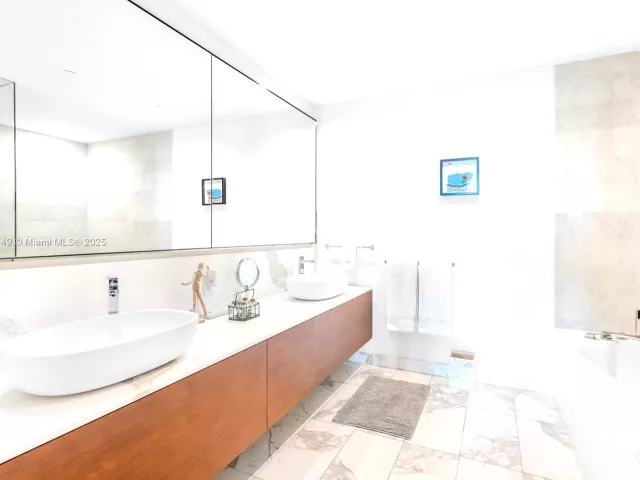 Apartment for sale  Unit #605 - photo 5902648