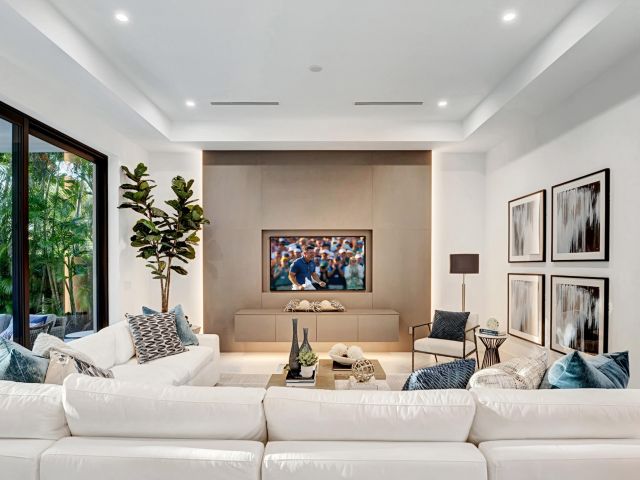 Home for sale at 1133 NE 3rd Avenue - photo 5942366