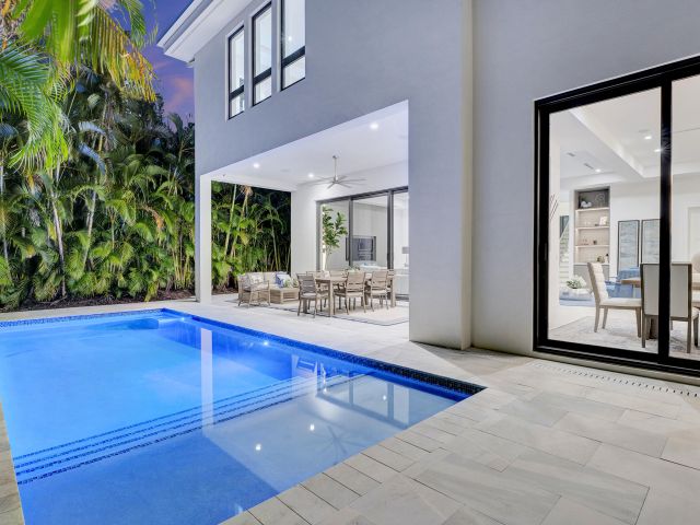 Home for sale at 1133 NE 3rd Avenue - photo 5942377