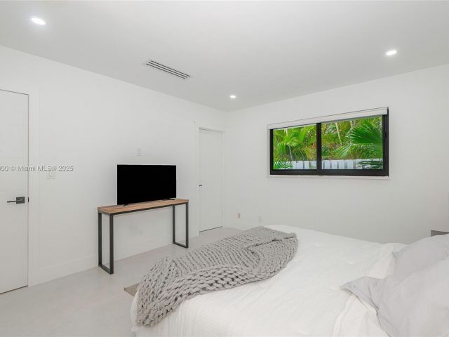 Home for sale at 2005 SE 26th Ter - photo 5891258