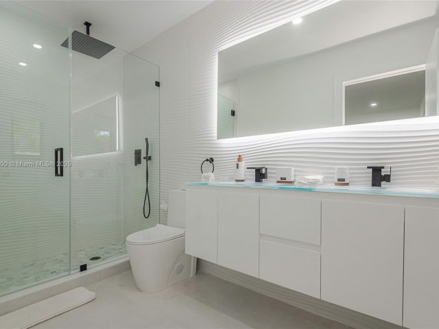 Home for sale at 2005 SE 26th Ter - photo 5891260