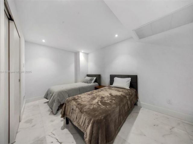 Apartment for sale  Unit #17R - photo 5959726