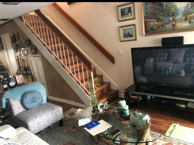 2-bedroom home for rent in Coral Gables - 248 Majorca Ave 248 - MondialRealty