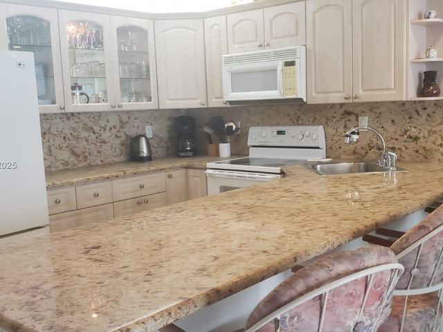 Apartment for rent  Unit #1208 - photo 5960209