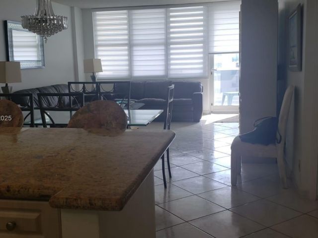 2-bedroom condo for rent in Hollywood - 3725 S Ocean Dr 1208 - MondialRealty