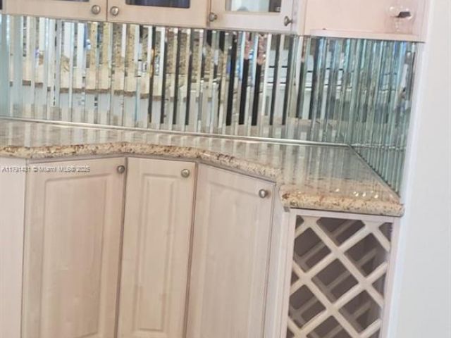 2-bedroom condo for rent in Hollywood - 3725 S Ocean Dr 1208 - MondialRealty