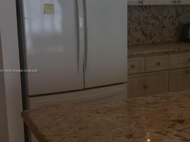 2-bedroom condo for rent in Hollywood - 3725 S Ocean Dr 1208 - MondialRealty