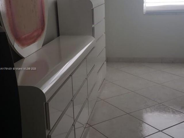 2-bedroom condo for rent in Hollywood - 3725 S Ocean Dr 1208 - MondialRealty