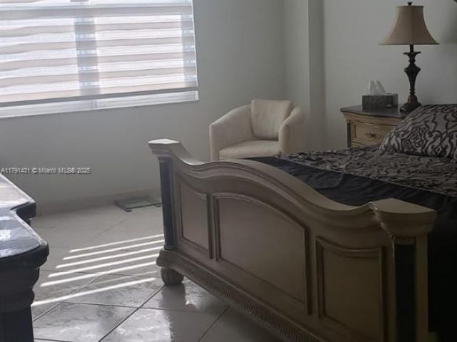 2-bedroom condo for rent in Hollywood - 3725 S Ocean Dr 1208 - MondialRealty