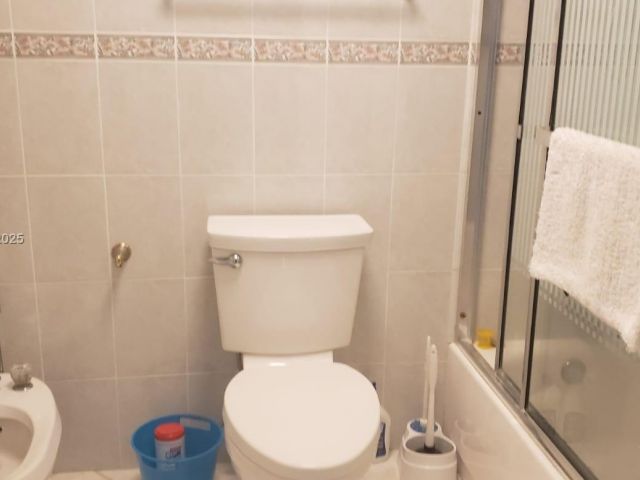 2-bedroom condo for rent in Hollywood - 3725 S Ocean Dr 1208 - MondialRealty