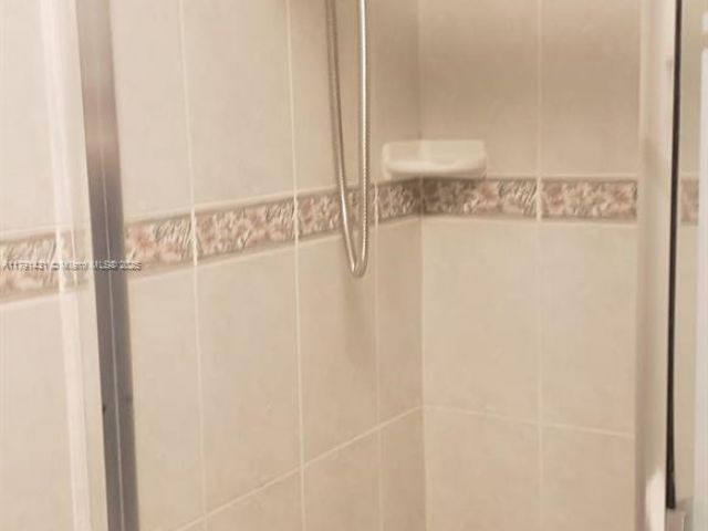 2-bedroom condo for rent in Hollywood - 3725 S Ocean Dr 1208 - MondialRealty