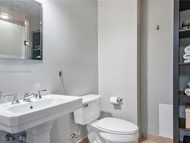 Apartment for rent  Unit #810 - photo 5910335