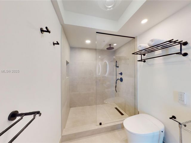 Apartment for rent  Unit #810 - photo 5910337