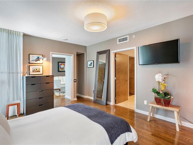 Apartment for rent  Unit #810 - photo 5910342