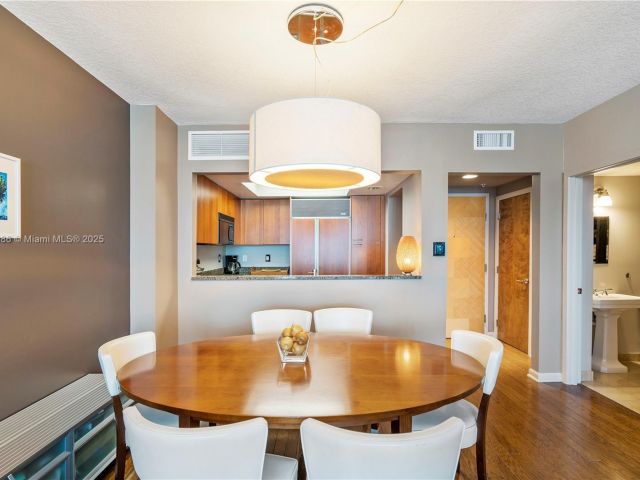 Apartment for rent  Unit #810 - photo 5910344