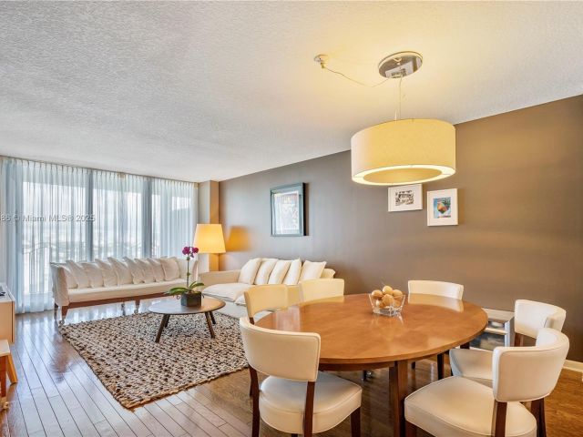 Apartment for rent  Unit #810 - photo 5910347