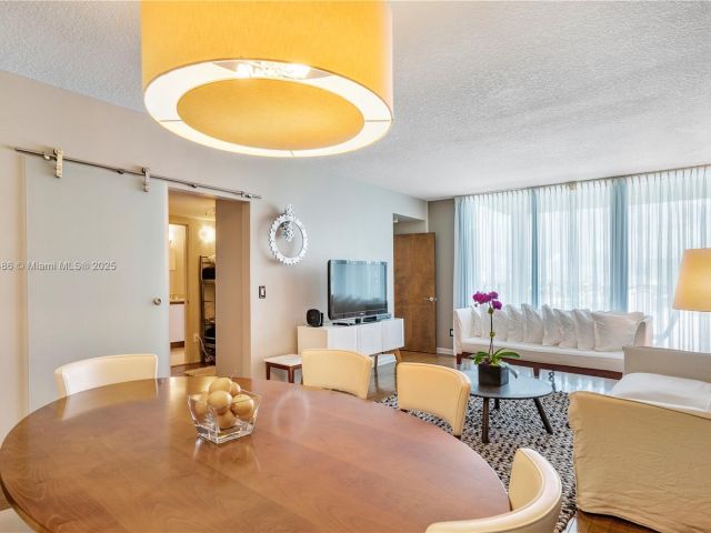 Apartment for rent  Unit #810 - photo 5910348