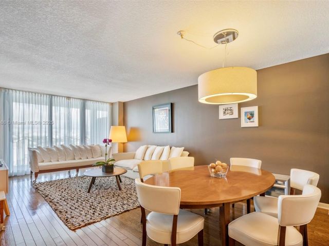 Apartment for rent  Unit #810 - photo 5910350