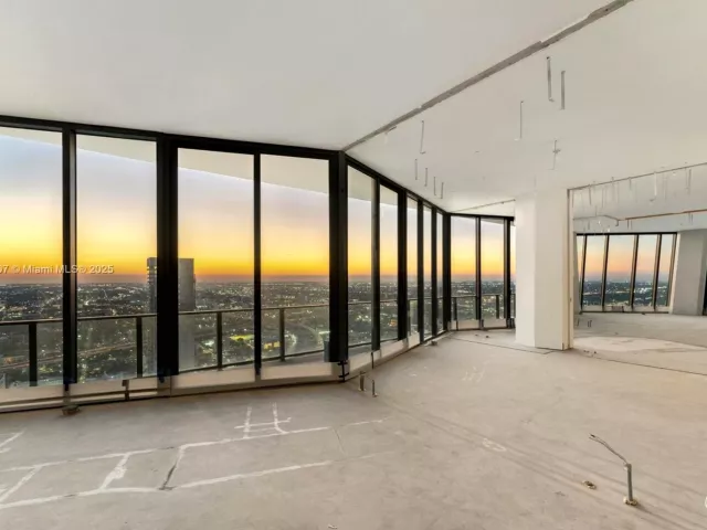 5-bedroom condo for sale in Miami - 1000 Biscayne Blvd 5801 - MondialRealty