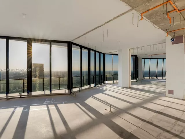 5-bedroom condo for sale in Miami - 1000 Biscayne Blvd 5801 - MondialRealty