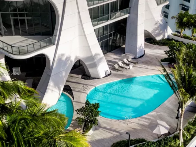 5-bedroom condo for sale in Miami - 1000 Biscayne Blvd 5801 - MondialRealty