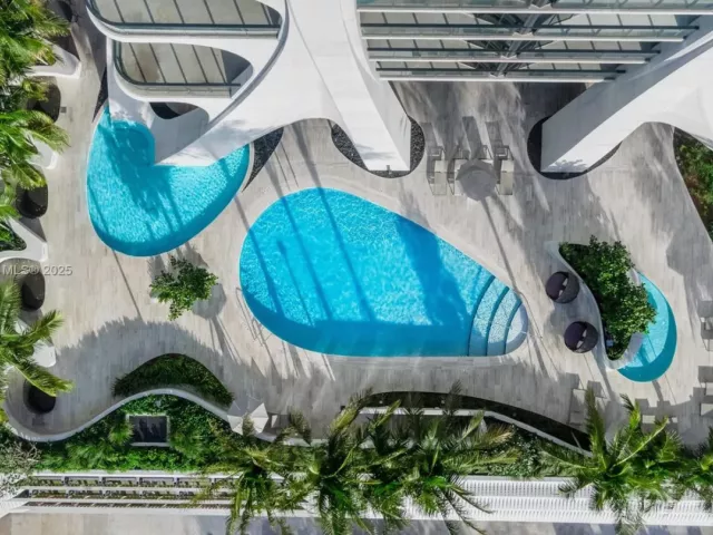 5-bedroom condo for sale in Miami - 1000 Biscayne Blvd 5801 - MondialRealty