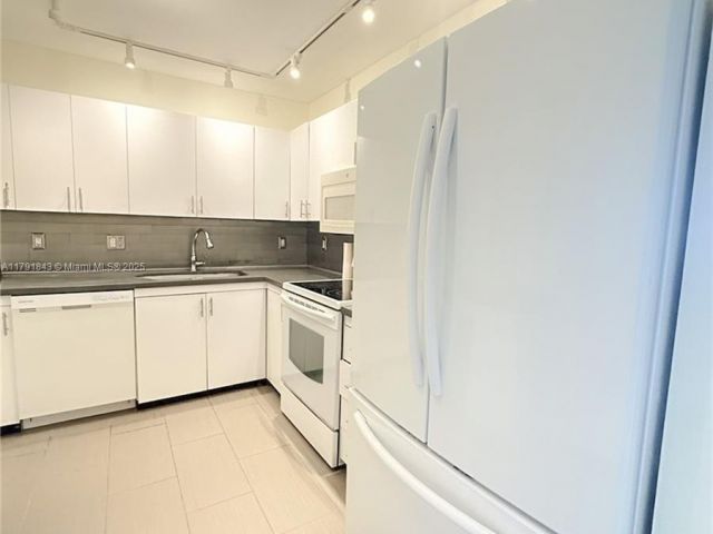 Apartment for sale  Unit #2004 - photo 5902346