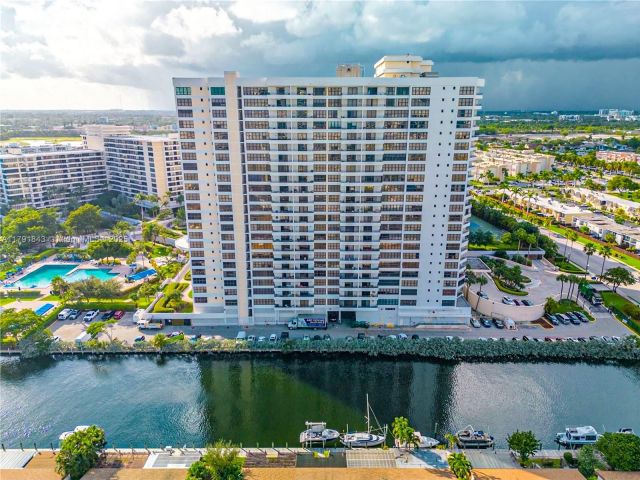 Apartment for sale  Unit #2004 - photo 5902351