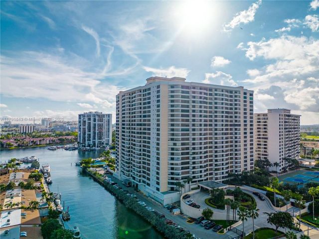 Apartment for sale  Unit #2004 - photo 5902352