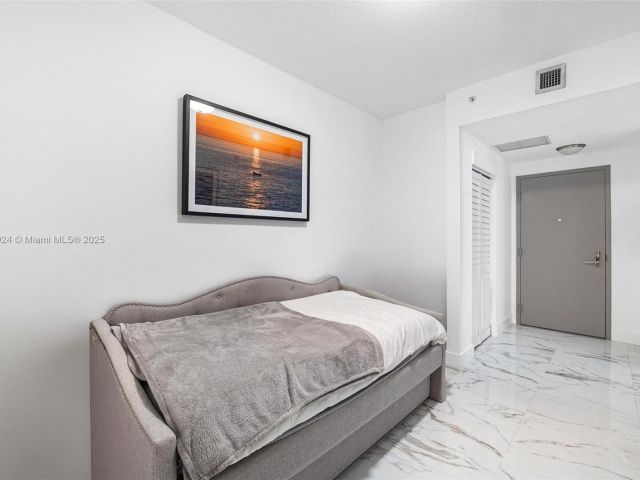 Apartment for sale  Unit #1708 - photo 5899911