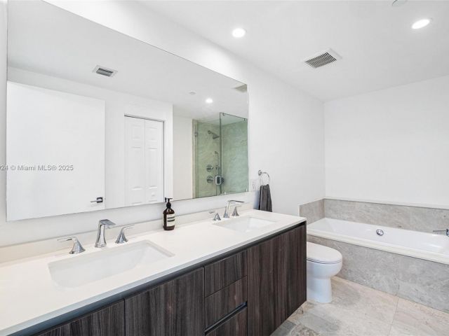 Apartment for sale  Unit #1708 - photo 5899913