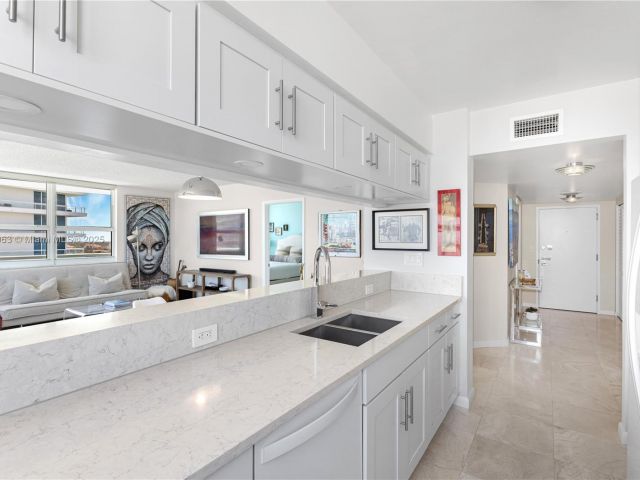 Apartment for sale  Unit #2102 - photo 6006620