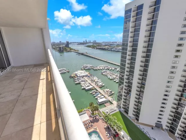 1-bedroom condo for sale in Miami - 1717 N Bayshore Dr A-3144 - MondialRealty