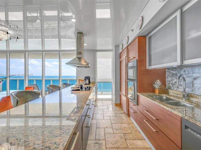 Apartment for sale  Unit #1201 - photo 5899367