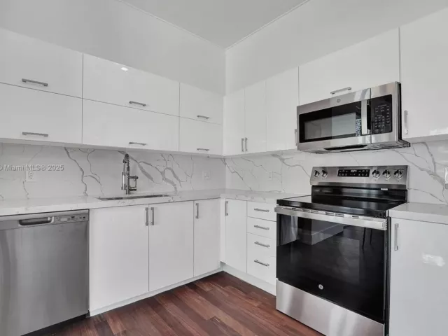 2-bedroom condo for sale in Miami - 234 NE 3rd St 2202 - MondialRealty