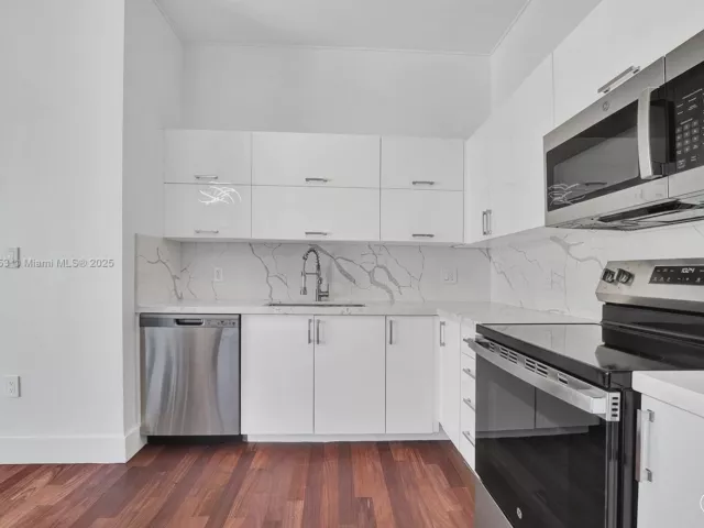 2-bedroom condo for sale in Miami - 234 NE 3rd St 2202 - MondialRealty