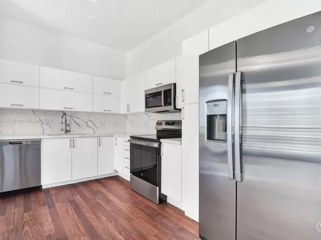 2-bedroom condo for sale in Miami - 234 NE 3rd St 2202 - MondialRealty