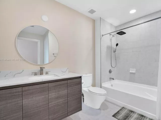 2-bedroom condo for sale in Miami - 234 NE 3rd St 2202 - MondialRealty