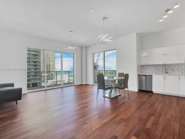 2-bedroom condo for sale in Miami - 234 NE 3rd St 2202 - MondialRealty