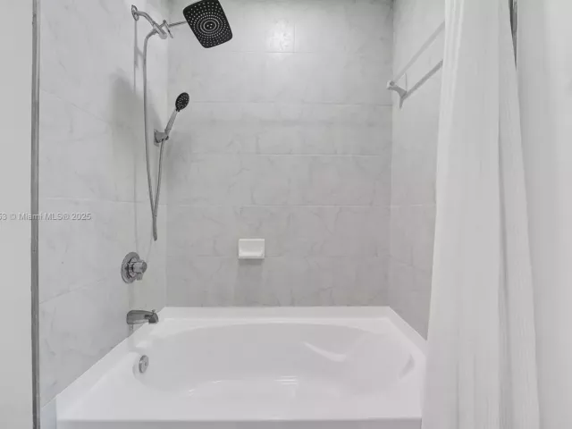 2-bedroom condo for sale in Miami - 234 NE 3rd St 2202 - MondialRealty
