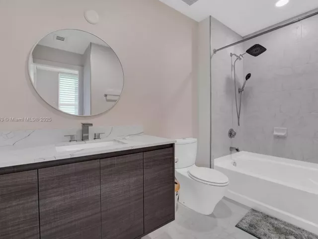 2-bedroom condo for sale in Miami - 234 NE 3rd St 2202 - MondialRealty