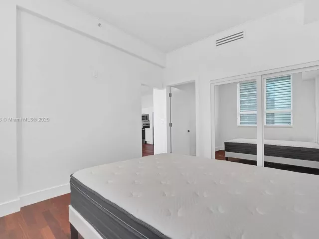 2-bedroom condo for sale in Miami - 234 NE 3rd St 2202 - MondialRealty