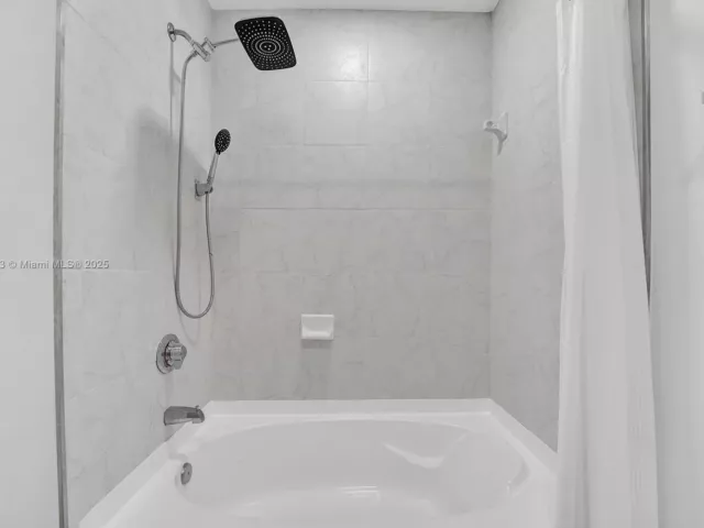 2-bedroom condo for sale in Miami - 234 NE 3rd St 2202 - MondialRealty