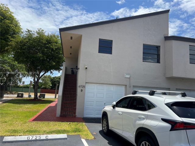 Home for sale at 6725 SW 137th Ct 14D - photo 5955189