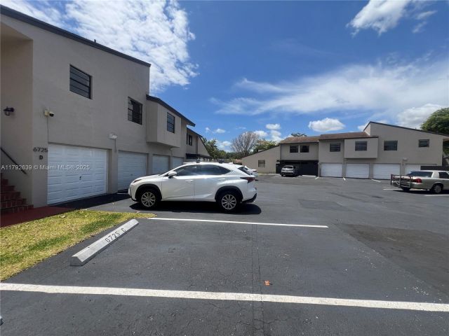 3-bedroom home for sale in Miami - 6725 SW 137th Ct 14D - MondialRealty