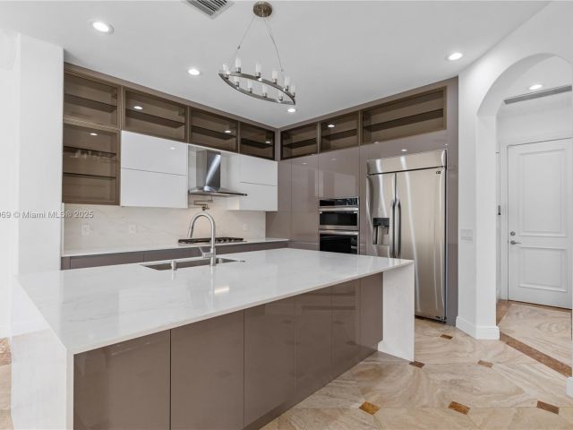 Home for sale at 260 NE Wavecrest Ct - photo 5910988