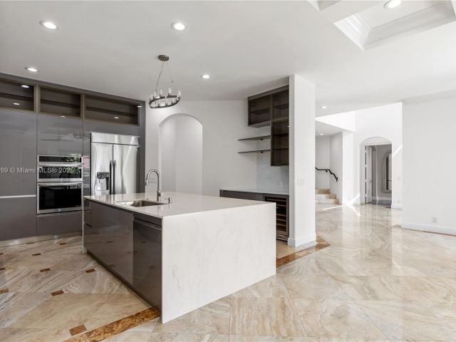 Home for sale at 260 NE Wavecrest Ct - photo 5910990