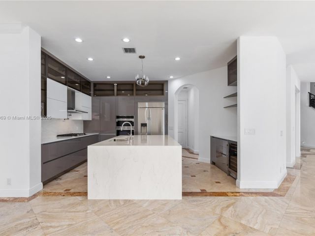 Home for sale at 260 NE Wavecrest Ct - photo 5910991